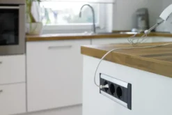 Boîtier affleurant 3 PC à commander en même temps que la table