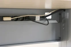 Bureau droit Corial - l. 80 x pr. 80 cm - piétement réglable en hauteur