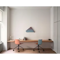 Chaise piétement sur roulettes Catifa - coque polypropylène avec placet d'assise textile enduit - piétement métallique