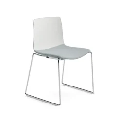 Chaise piétement traineau Catifa - coque polypropylène avec placet d'assise textile enduit - piétement métallique -