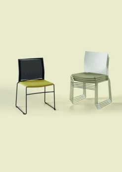 Chaise traineau Slim - assise polypropylène - dossier résille noir - piétement noir - empilable