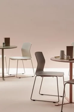 Chaise traîneau Kabi - coque polypropylène