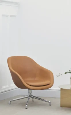 Chauffeuse About A Lounge Chair - cuir - base pivotante - piètement étoile 4 branches