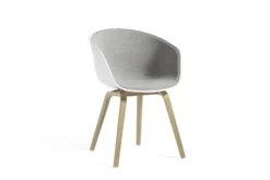 Fauteuil 4 pieds About Chair - coque polypropylène avec face intérieure revêtu tissu - piétement bois