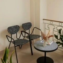 Fauteuil 4 pieds Kyrielle - PEHD 100 % recyclé - piétement époxy - empilable et accrochable - lot de 2