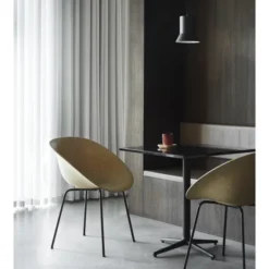 Fauteuil 4 pieds Mat ArmChair - coque chanvre et algue - piétement métallique