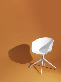Fauteuil piétement araignée About Chair - coque polypropylène