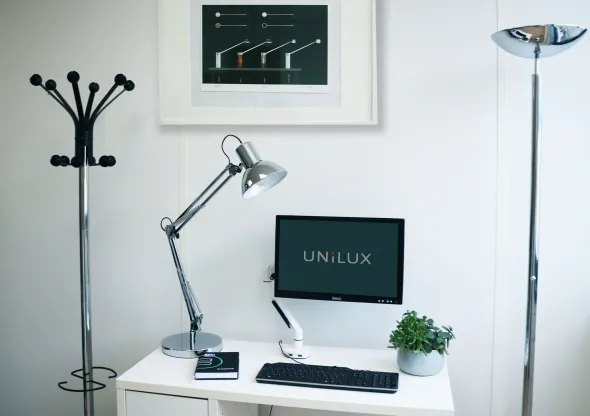 Lampe de bureau de type architecte LED Success 80 - sur socle ou pince - chromée