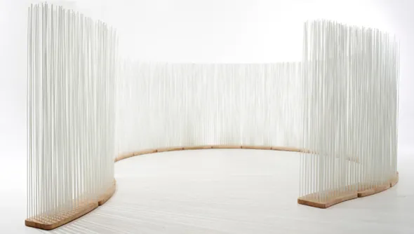 Paravent Sticks - h. 120 à 180 cm - socle courbe bois clair