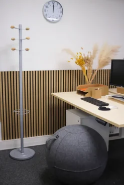Portemanteau sur socle Bouquet fût acier - 6 patères bois - avec porte-parapluie