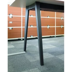 Table haute B Free - 180 x 80 cm - piétement métallique - avec trappe articulée et goulotte