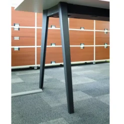 Table haute B Free - 140 x 80 cm - piétement métallique - avec trappe articulée et goulotte