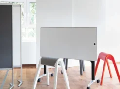 Tabouret assis/debout Sitzbock - monobloc polyéthylène - fixe