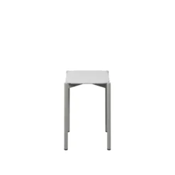 Tabouret bas 4 pieds Mahaut - h. 46 cm- Plastique PEHD 100 % recyclé - piétement époxy