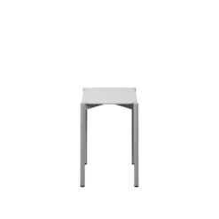 Tabouret bas 4 pieds Mahaut - h. 46 cm- Plastique PEHD 100 % recyclé - piétement époxy