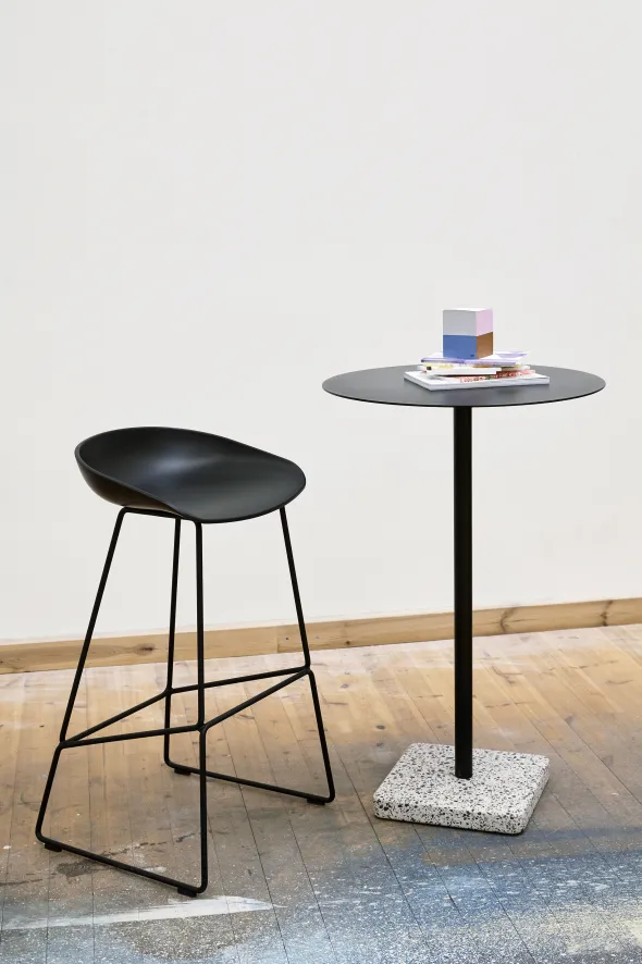 Tabouret haut About A Stool - assise polypropylène - piétement métal - h. d'assise 74 cm